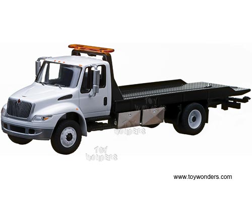 International Durastar 4400 Flatbed Truck